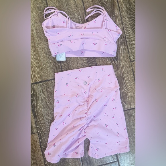 Astoria LUXE BLOSSOM Sports Bra and Scrunch Shorts NWT - Picture 7 of 8